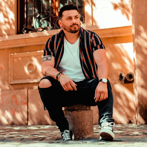 Tengo Que Adorarte (En Vivo)