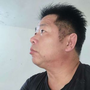 谎言背后的伤-黎明的老男人（吕朋献）