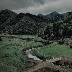 我会坐上从宜春到北京的T147次列车带着一碗泡面一封信沿途20个小时零30分钟的风景和你说时间好快啊