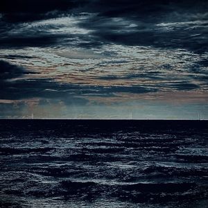 溺亡在波涛汹涌的焦虑