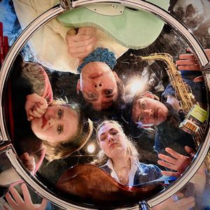 РАСПРАВЛЯЯ КРЫЛЬЯ