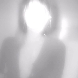 亚麻质地的少女