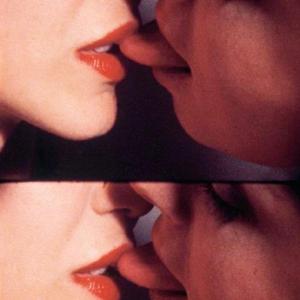 挥着翅膀的女孩