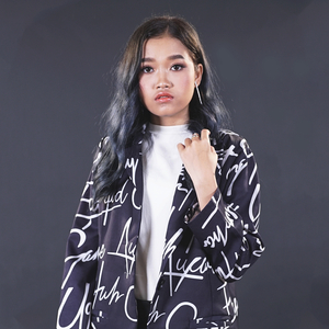 ខ្លាចយប់ងងឹត