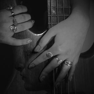 По лунния път поемат сълзите (feat. Теменуга)