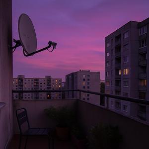 Némán ülünk a gangon