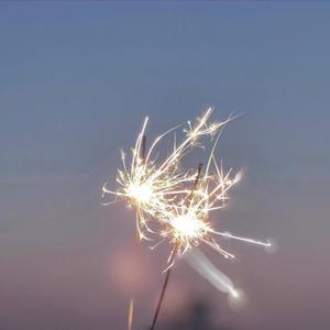 煙 花 映 亮 她 棕 色 眼 眸*◇☆*