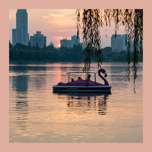 光线透过咖啡馆