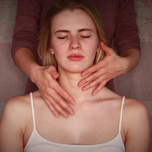 Entspannte Massage mit Hairbrushing, Pt. 4