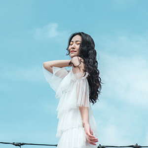 시선을 사로잡은 그녀