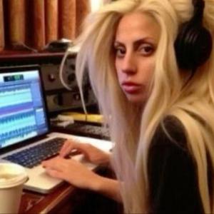 HOT DJSHiT (feat. DRiFAYGO)