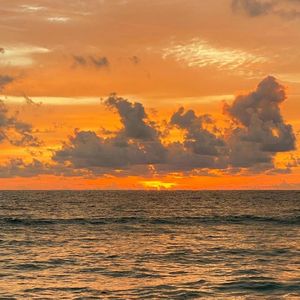 是谁在想你 伴奏