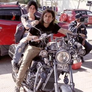 CUANDO VAMOS AL CEMENTERIO ME AGARRAN LAS LONGANIZAS POLICIAS (feat. Gustavo wtf & MUSICA PARA NO ESCUCHAR)