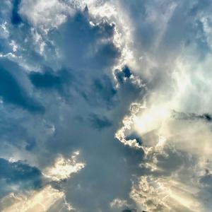 Éiévation-aint no grave -english-french-malagasy (feat. Eyen Georgia,Parker Hantelys)