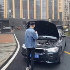 月色倒映在西湖