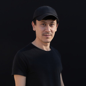 AYOLLARNI SEVGAN ERKAKLAR