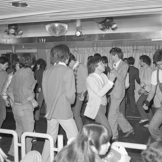 (独立音乐)Free，Wild，Young