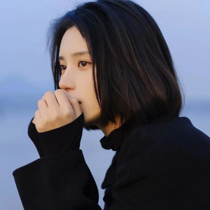 挥着翅膀的女孩