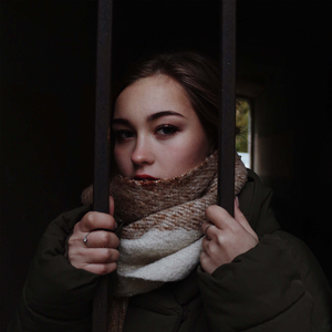 В клетке