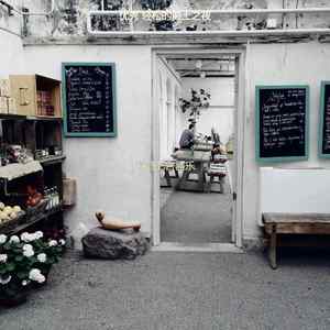 微妙的和朋友出去玩心情