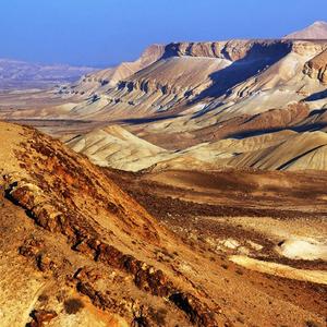 א מִזְמ֥וֹר לְדָוִ֑ד יְהוָ֥ה רֹ֝עִ֗י לֹ֣