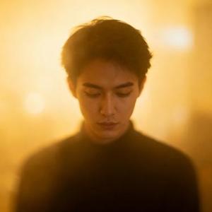 흐릿한 네 눈빛에 난 멈춰서요