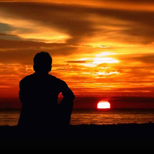 মানুষ যখন একা থাকে