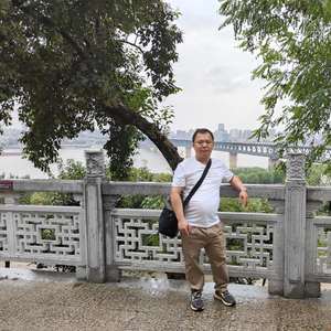 我家住在山脚下