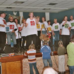 Gennen haan di noa ös kreijt (feat. Het Kakelkoër: Lowie Adriaans, Diana Coppus, Ineke van Denderen, Thea Driessen, Miriam Hesen, Dorien Jacobs, Monica Lenssen, Gert Peeters, Truus van Rens, Jacqueline Saris, Sandra Vullings, Richard Witt)