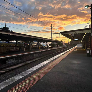 夏日黄昏车站的邂逅之憾