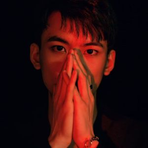 你是我留不住的风，也是我握不紧的梦