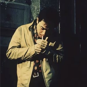 心动注定沉默  
活成自己太阳