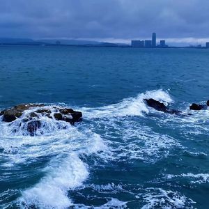 站在某一个角落