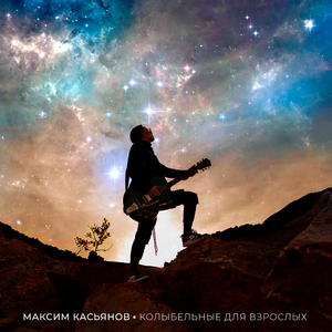 Кот на подушке