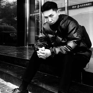 多想在平庸的生活拥抱你