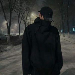 刺破黑暗的诗行