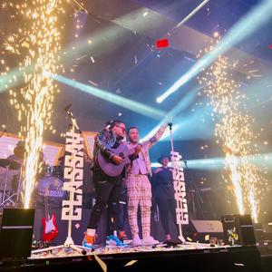 Dos caras (feat. Karlos Rosé) (Live)