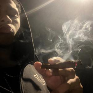 Leave me alone (feat. Dx3ta)