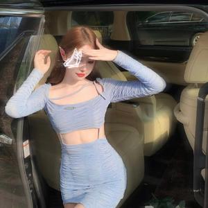 挥着翅膀的女孩