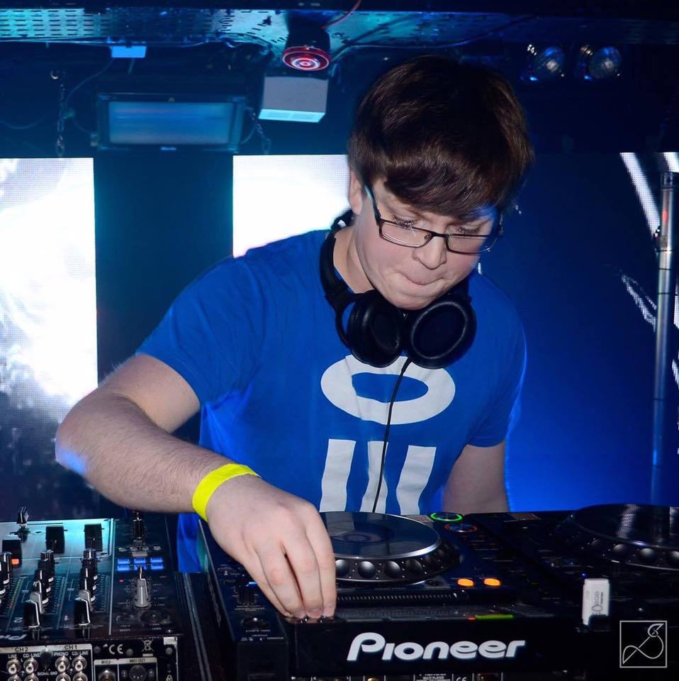 skyl1nk 是比较年轻的制作人,他与alex skrindo等大家熟悉的制作人都