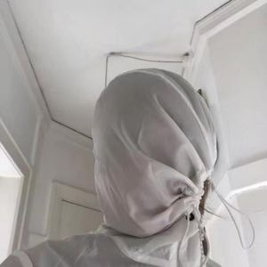 傍晚窗边的烟火微光