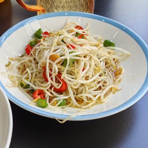 工位上的向日葵_39251839274079749_1756204905390