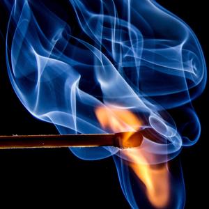 Vi holder livet (feat. Aksel Bakke)