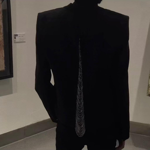 暴雨天在海里躲雨