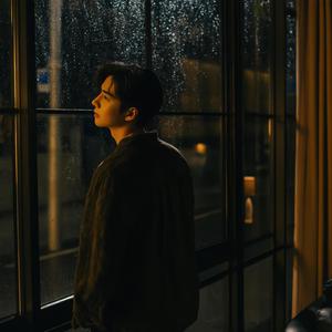 여전히 그 자리에