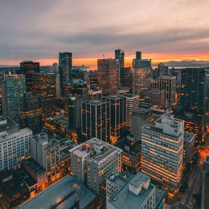 糖霜纸船漂向的凌晨三点半