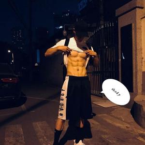 多想在平庸的生活拥抱你