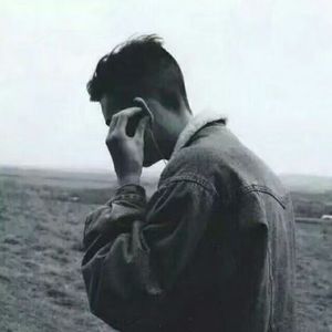 一起在校园里漫步