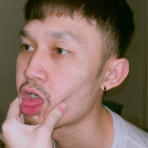 อยู่กับฉันก่อน