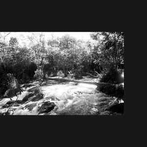 Desvanecer junto a las voces del río